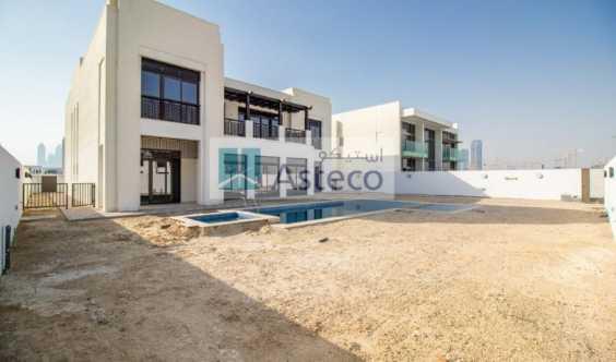 Arabic Style Vacant Private Pool for Sale in Dubai
