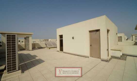 Landscaped Ready To Move In Middle Unit