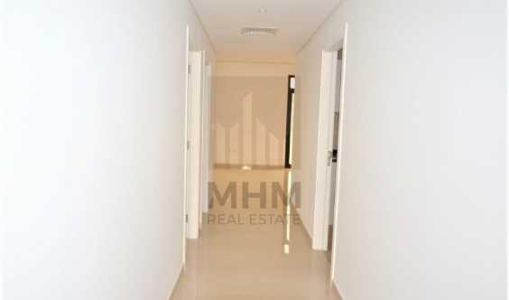Huge And Spacious Prime Location Ready To Move