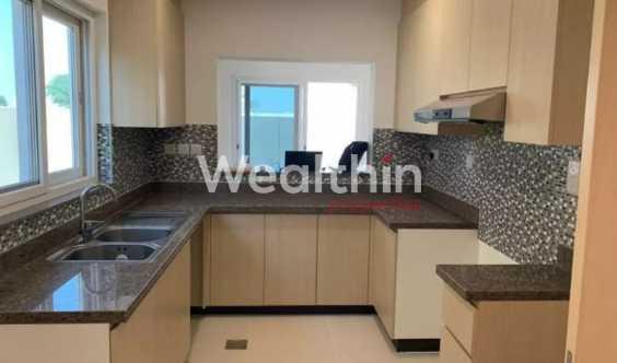 3 Bedrooms Maid Villa Big Plot Spacious in Dubai