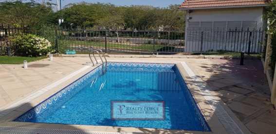 Full Lake View 4 Bedrooms Ent Foyer Vacant Spanish Style