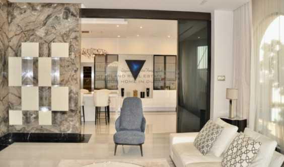 Renovated 5 Bedrooms Atrium Entry High Number Vacant