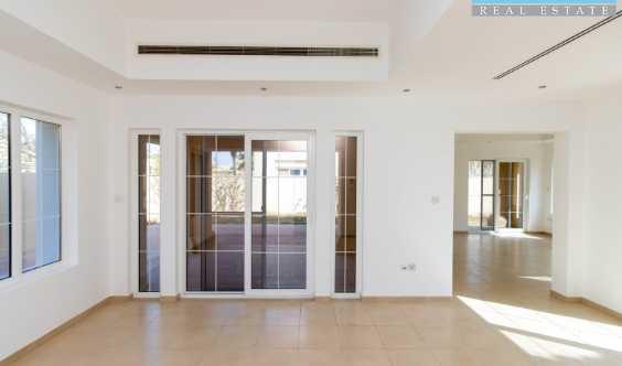 Modern Finish Spacious 3 Bedrooms Villa Desirable Area