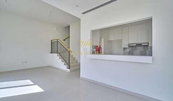 Corner Villa Well Kept 4 Bedrooms Maid in Dubai