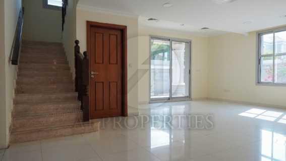 Well Maintained Villa Falcon City Of Wonders