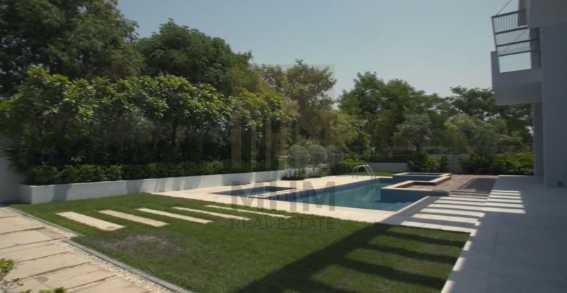 Vacant 5 Bedrooms Contemporary Burj Khalifa View