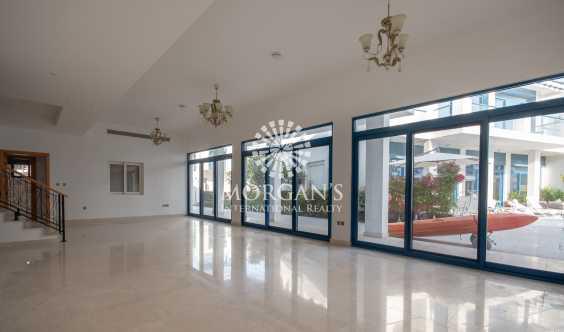 Stunning 4 Bedrooms Pool View Spacious in Dubai