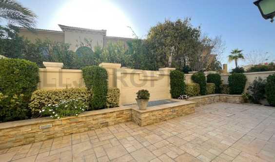 3 Bedrooms Townhouse Wide Front Yard Ready To Move In