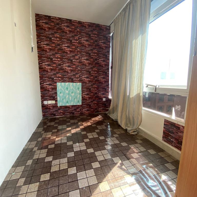 Partition Al Rigga in Dubai Sharing in Dubai, UAE