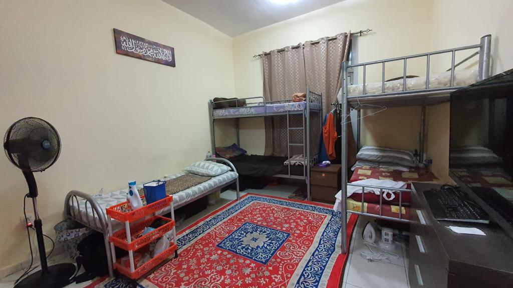 Fully Furnished Executive Bed Spaces 600 in Dubai Sharing