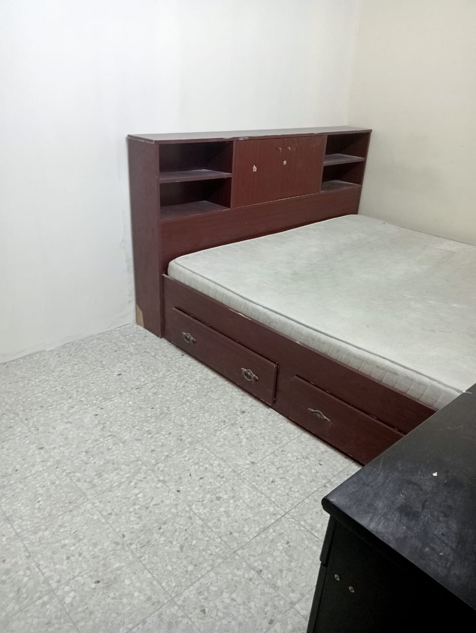 2100 Per Month Including Dewa And Wifi Fully Furnished Spacious Partition Room Available In Karama