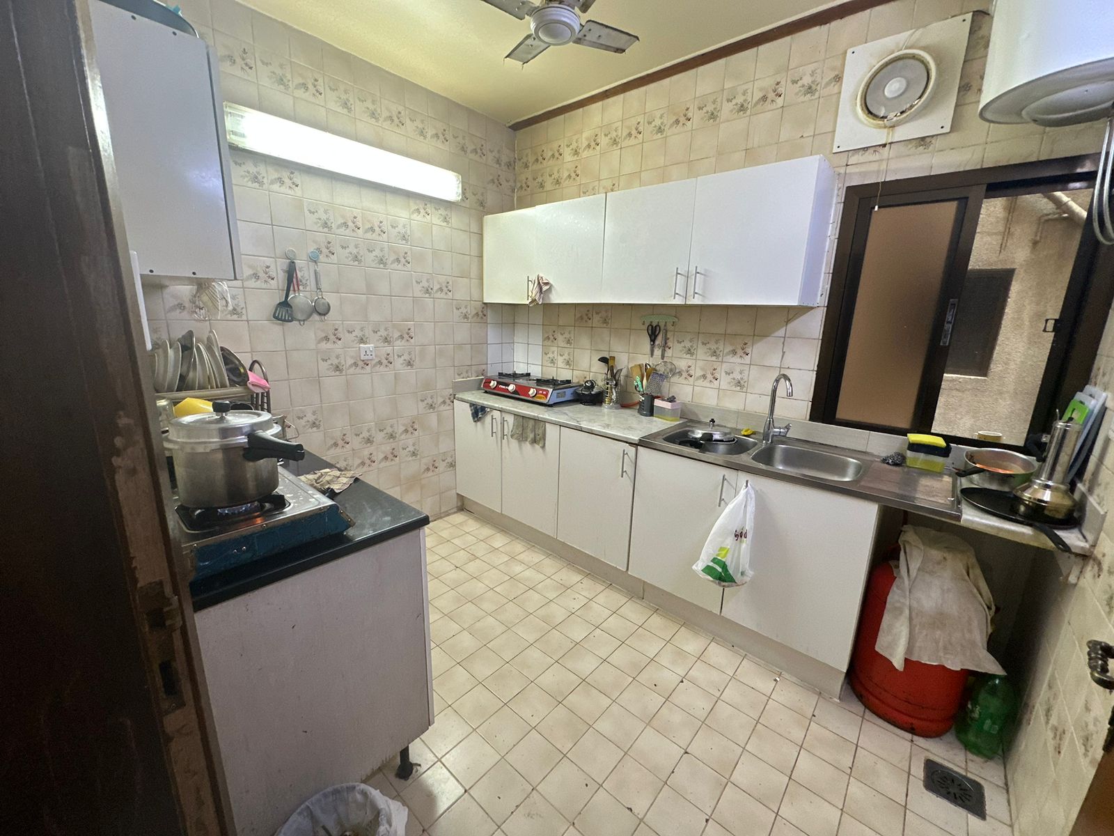 Karama Sharing Bathroom And Kitchen, With Balcony Fully Furnished Room Available