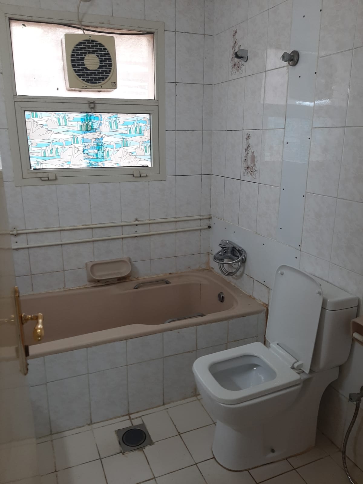 Karama Prime Location Fully Furnished Room Available For 2 Working Ladies