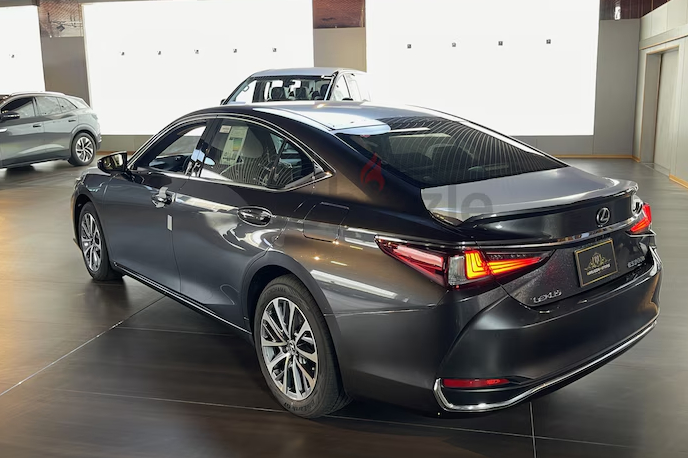 Lexus Es300h 2023 BRand New Gcc Specs Hy BRid