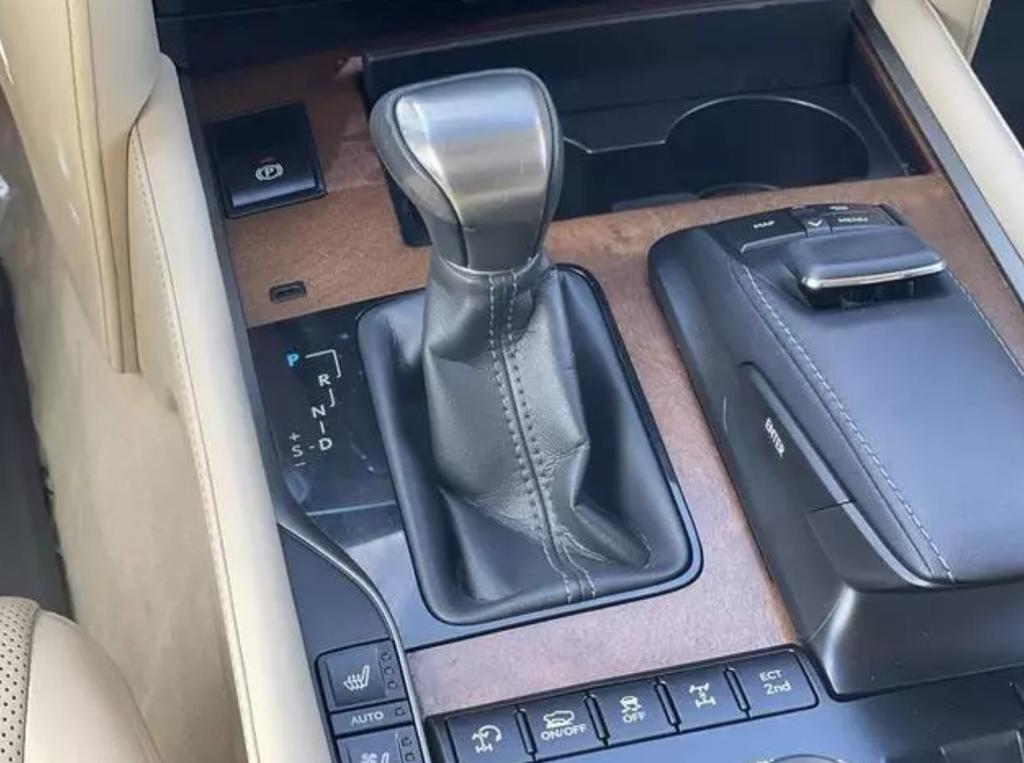 2018 Lexus Lx 570 Low Millage Good Deal in Dubai