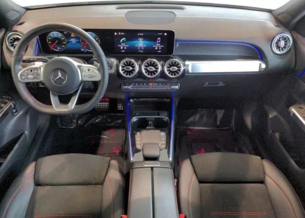 2021 Mercedes Benz Glb 250 Base 4matic in Dubai