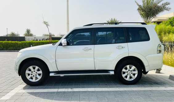 1060pm Pajero 3 5l Ll Sunroof Ll Leather Seats Ll Gcc Ll Well Maintained