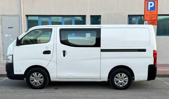 Nissan Urvan 6 Seater Cargo 2016 for Sale in Dubai