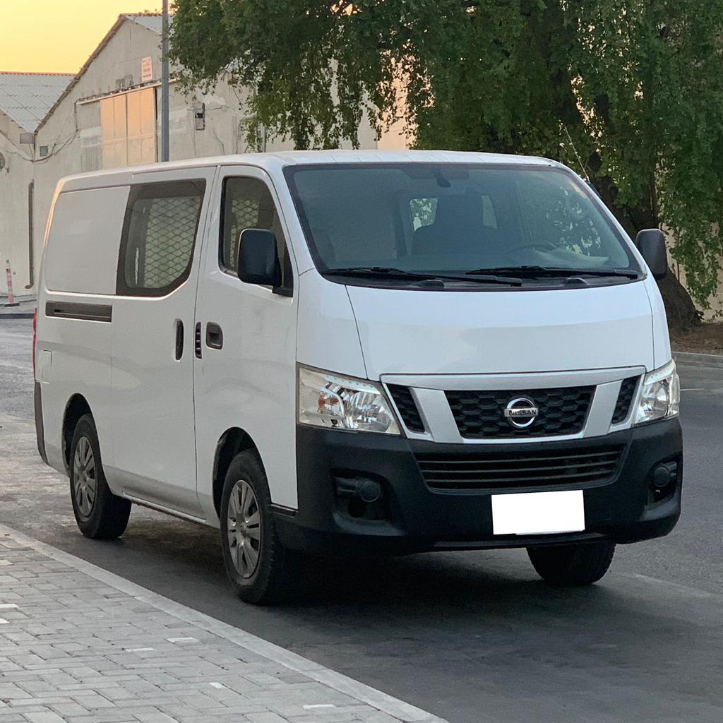 Nissan Urvan 6seater Cargo 2016 for Sale in Dubai