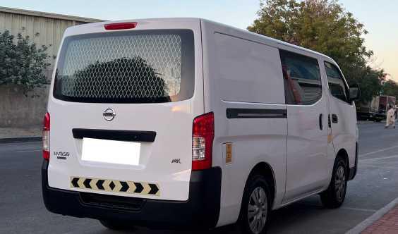 Nissan Urvan 6 Seater Cargo 2016 for Sale in Dubai