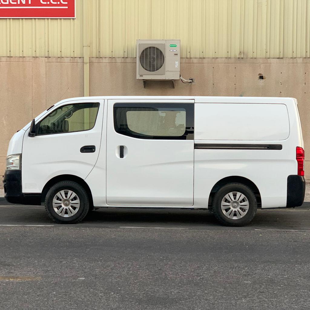 Nissan Urvan 6seater Cargo 2016 for Sale in Dubai