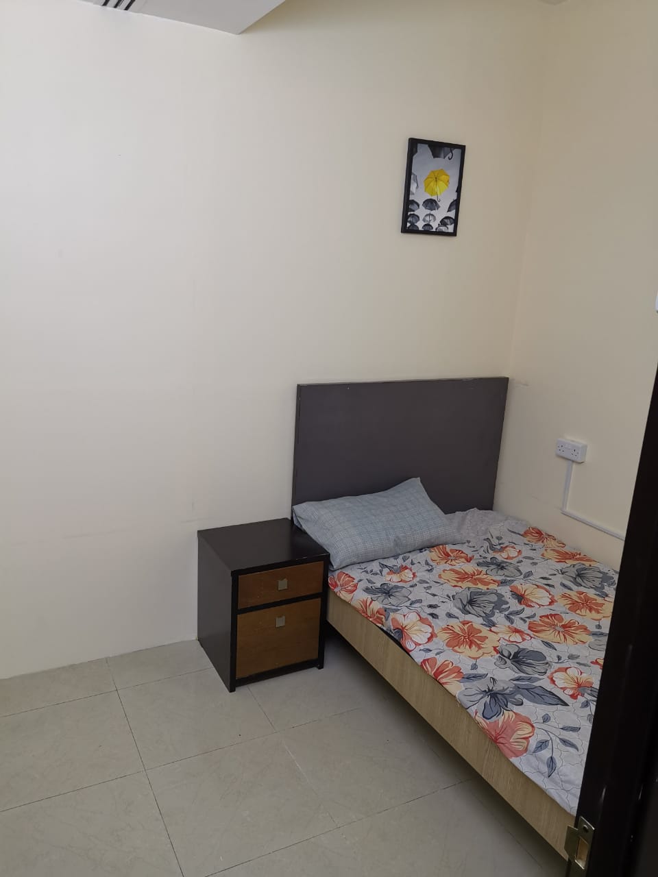 Partitions In Bur Dubai For Couples In Aed 1400 To 2000 Inclusive All, C,ac, Gas, Dewa, Wifi