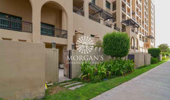 3 Bedrooms Townhouse Vacant Now Private Pool