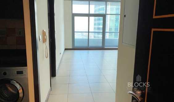 Vacant Close To Metro 2 Bedrooms Apartment  Balcony Lake View