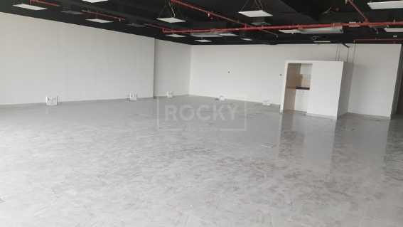Semi Fitted Office Exchange Tower Business Bay