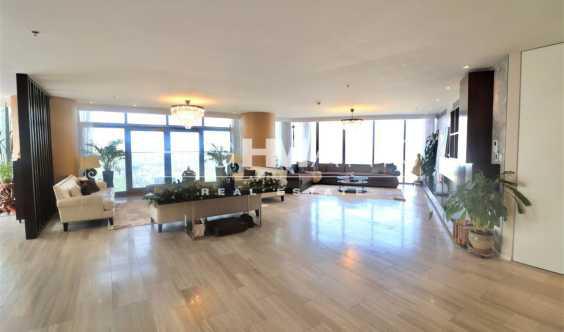 Furnished 4 Bedrooms With Creek And City Views