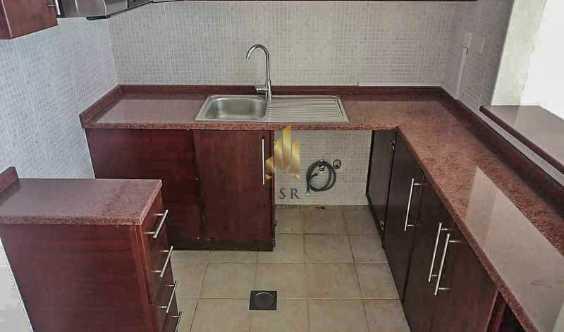 Well Maintained Spacious Unit Prime Location