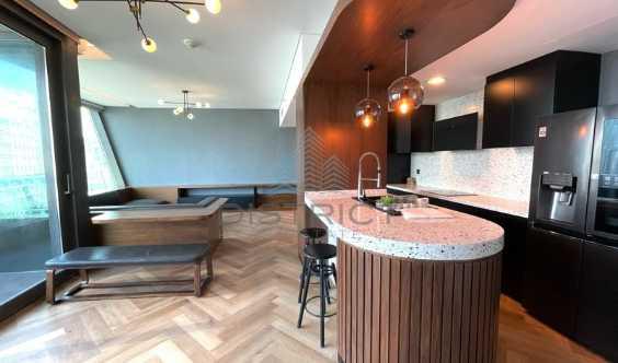 Renovated And Upgraded Unique Design Tenanted