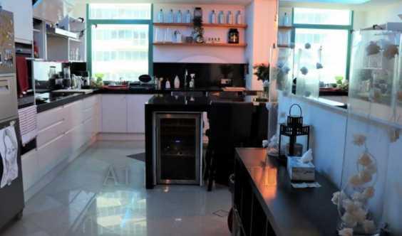 Stylish Upgraded Fully Furnished 3 Bedrooms Plus Maid