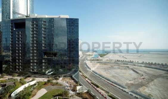 Spacious And BRight Mid Floor Vacant City And Park View