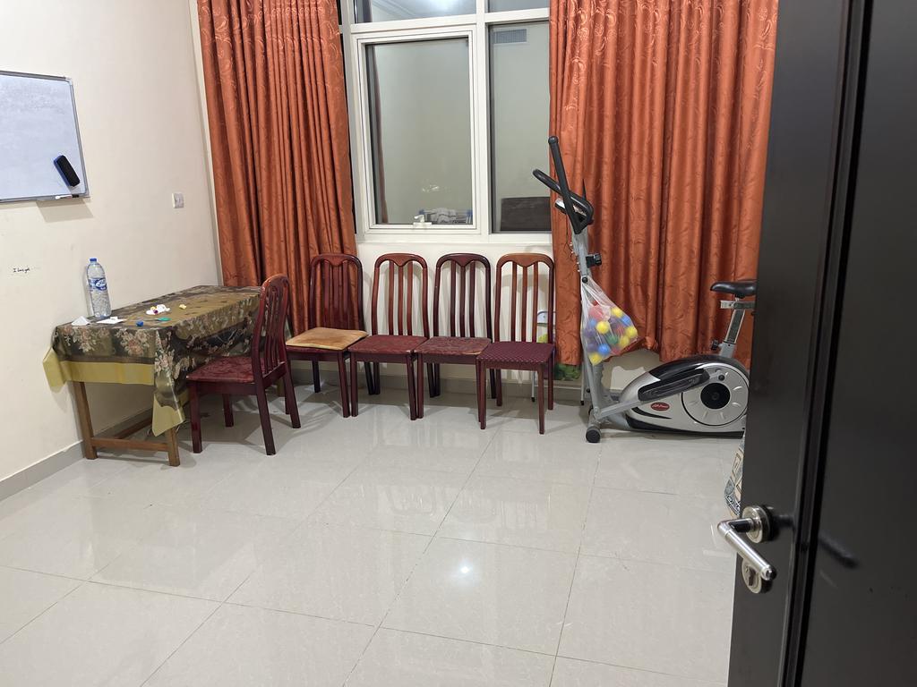 Spacious Room In A 2bhk Flat For Rent For An Indian Family