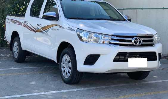 Toyota Hillux 4 2 2018 for Sale in Dubai