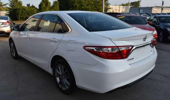 2016 Toyota Camry Se Aed 16000 for Sale in Dubai