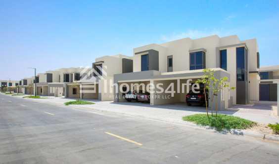 5 Bedrooms Maids Park Facing Available Now