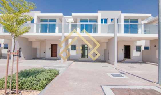 BRand New Hot Deal Unfurnished Townhouse In Very Low Rent