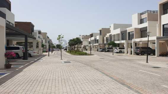 Vacant Light And BRight With Own Privacy in Dubai