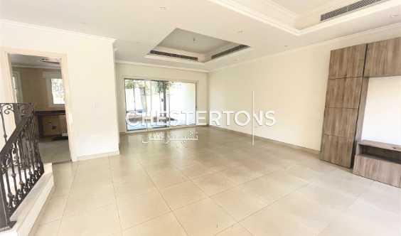 Good Location Family Villa With Private Garden Close To Beach