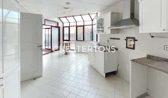 Fantastic Location Family Villa With Private Pool