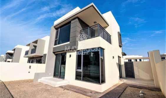 Modern 3 Bedrooms Villa Maids R Single Row Park View