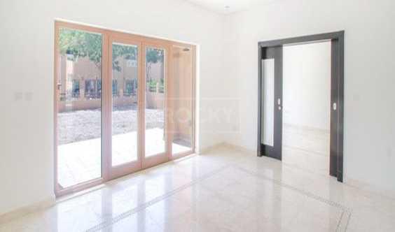 Independent Villa 3 Bedrooms Maid Room in Dubai