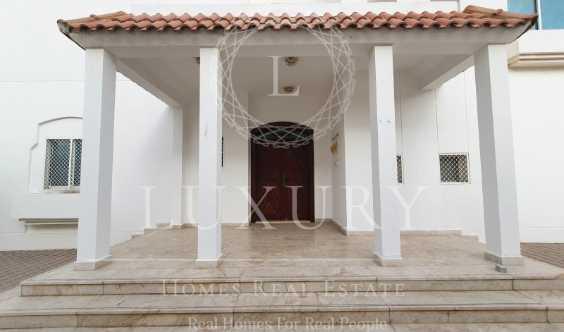 Private Villa With Plenty Of Space And Light