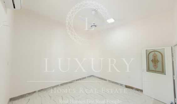 Marvelous Newly Renovated Shabiya House With Small Yard