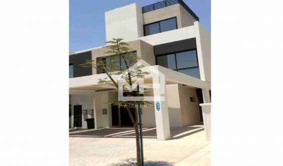 Corner 5 Bedrooms Prime Location Near Facilities