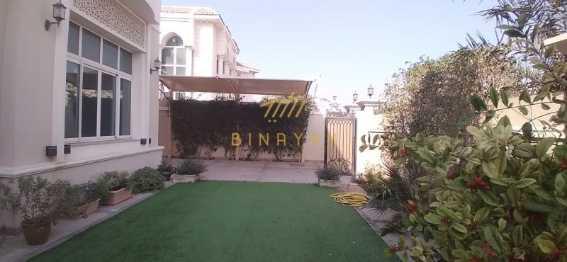 Spacious Semi Detached 6 Bedrooms Villa Prime Location