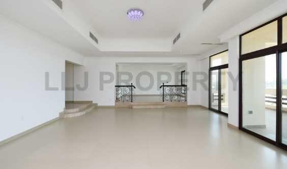5 Bedrooms Villa Large Balcony And Living Room
