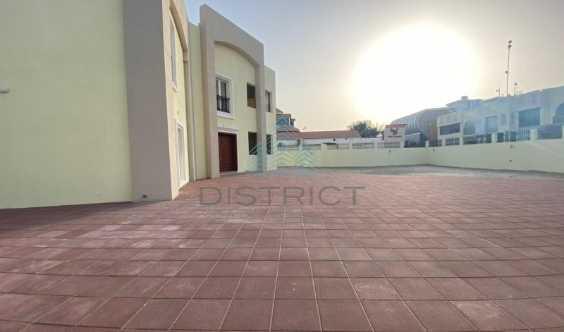 Big Plot Elevator Renovated to Rent in Dubai
